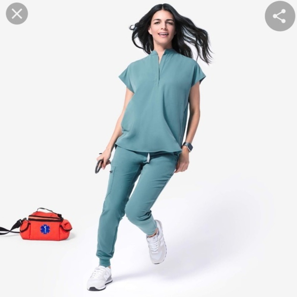FIGS Hydrogreen Zamora jogger Small Petite